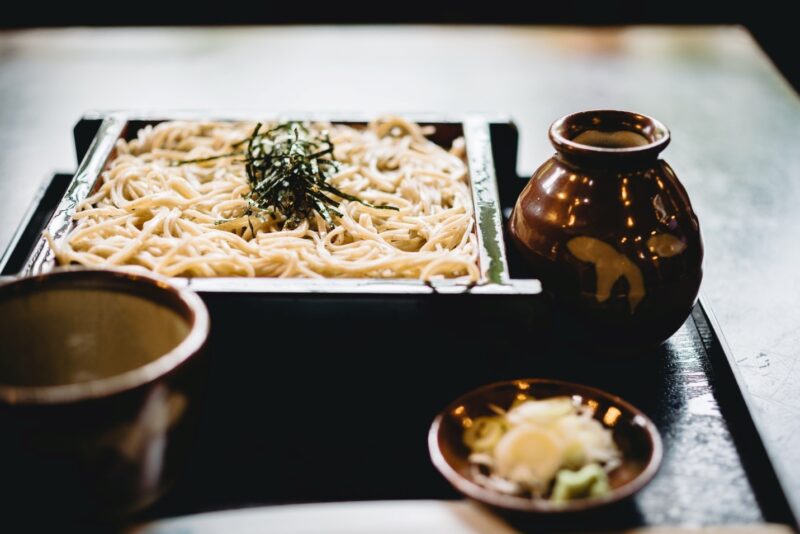 Soba dingin dan soba hangat  (冷たい蕎麦と暖かい蕎麦)